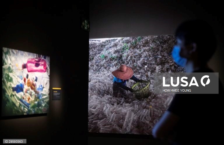 Exposição no Museu ArtScience em Singapura "Planeta ou Plástico?" 