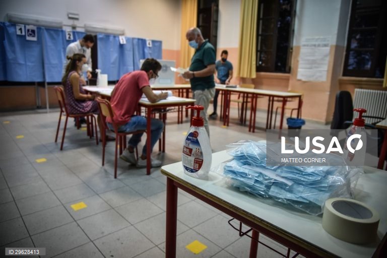 Referendo para reduzir deputados em Itália