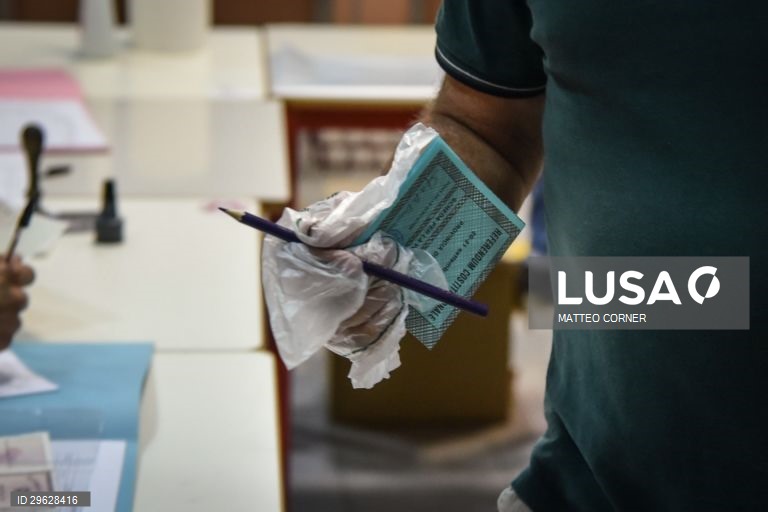 Referendo para reduzir deputados em Itália