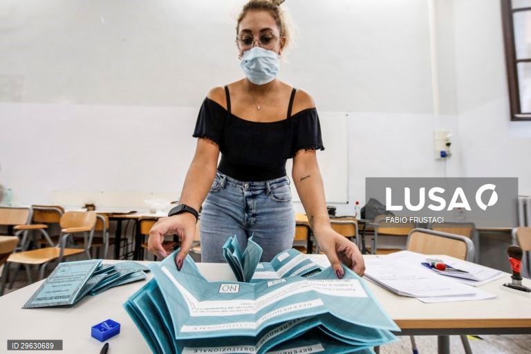 Referendo para reduzir deputados em Itália