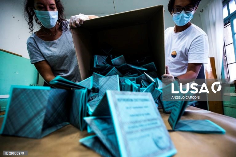 Referendo para reduzir deputados em Itália