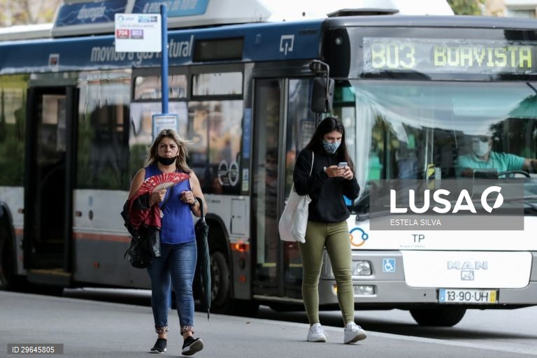 Utentes dos transportes públicos do Porto pedem mais veículos e fiscalização