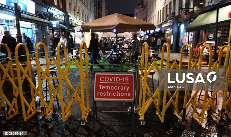 Covid-19: Pubs na Grã-Bretanha com novas regras 