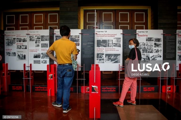 Exposição sobre o massacre numa Universidade de Banguecoque em 1976 