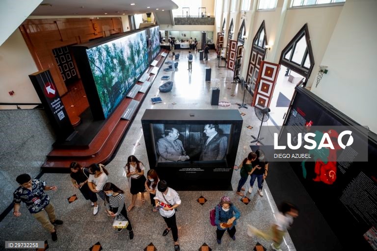Exposição sobre o massacre numa Universidade de Banguecoque em 1976 