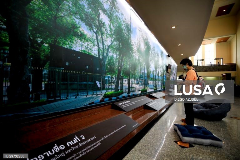 Exposição sobre o massacre numa Universidade de Banguecoque em 1976 