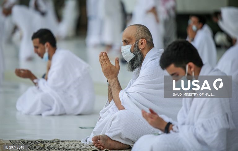 Arábia Saudita: Abertura dos locais sagrados de Meca e Medina