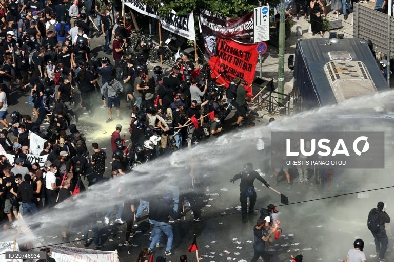 Grécia: Partido Aurora Dourada considerado organização criminosa por tribunal grego