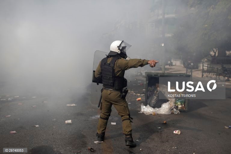 Grécia: Partido Aurora Dourada considerado organização criminosa por tribunal grego