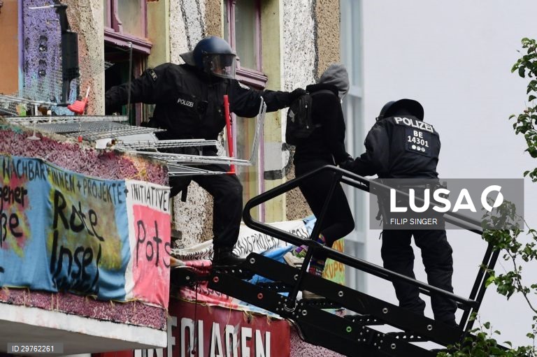 Alemanha: Despejo do "Liebig 34" em Berlim