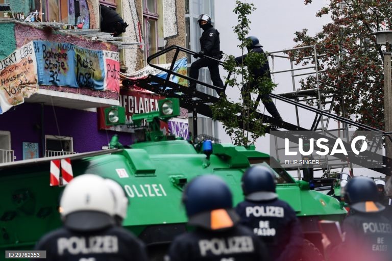 Alemanha: Despejo do "Liebig 34" em Berlim