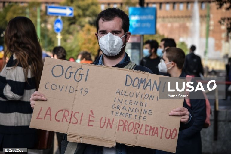 Protestos "Sextas Feiras pelo Clima" em Estocolmo e em Milão
