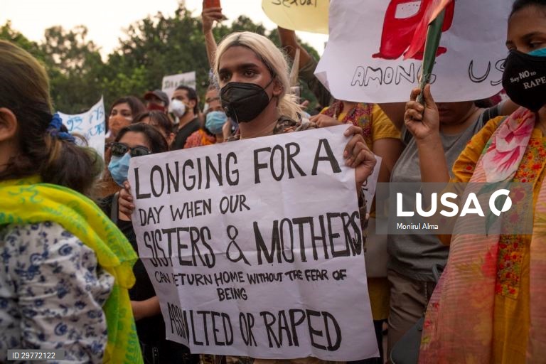 Bangladesh: Manifestação contra a violação e tortura de mulheres