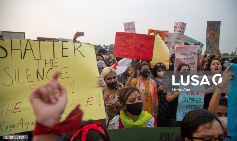 Bangladesh: Manifestação contra a violação e tortura de mulheres
