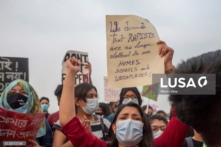 Bangladesh: Manifestação contra a violação e tortura de mulheres
