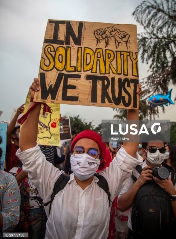 Bangladesh: Manifestação contra a violação e tortura de mulheres