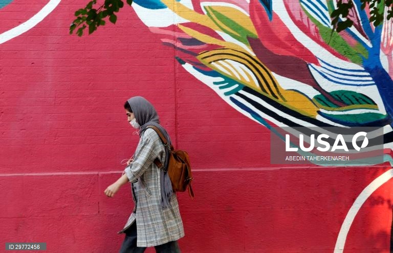 Irão/covid-19: Governo impõe uso de máscara em Teerão