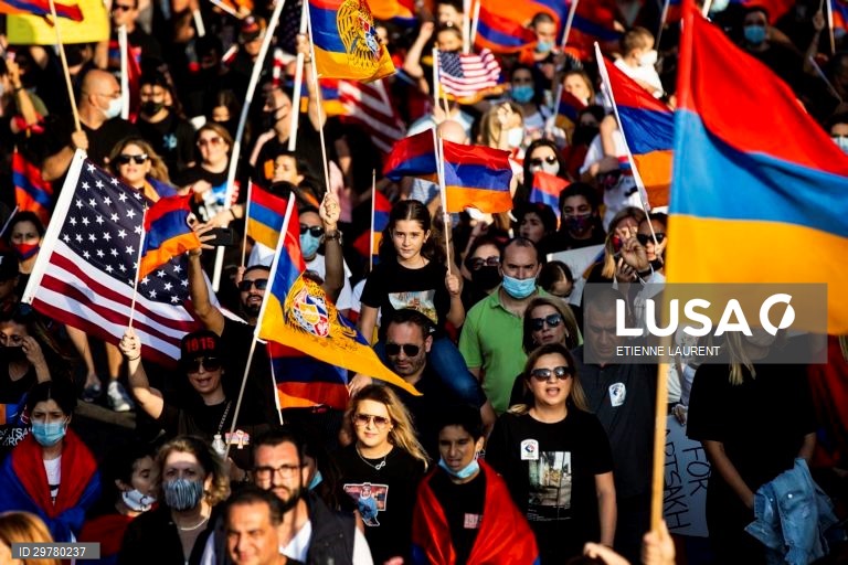 Protestos da comunidade americano-arménia contra a Turquia em Los Angeles