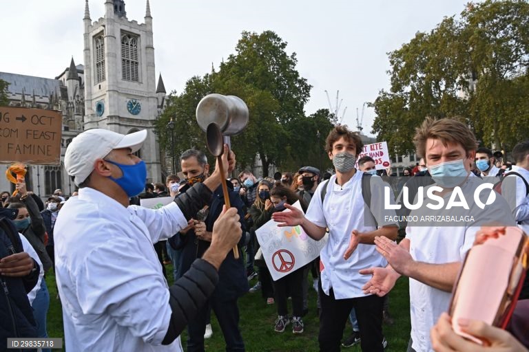 Covid-19: Protesto contra as medidas restritivas do governo britânico