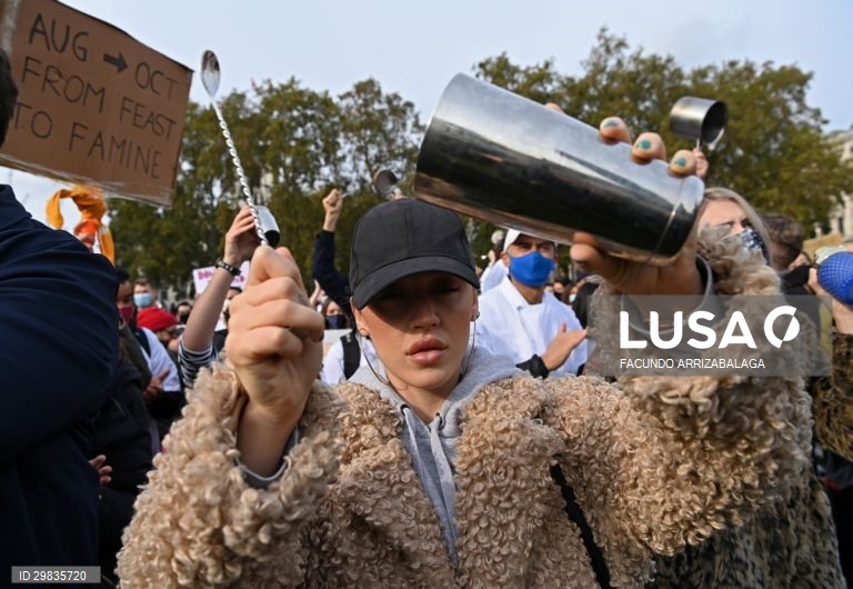 Covid-19: Protesto contra as medidas restritivas do governo britânico