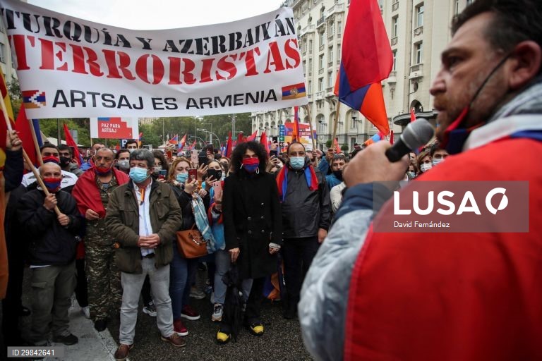 Espanha: Arménios manifestam-se em Madrid contra o conflito em Nagorno-Karabakh