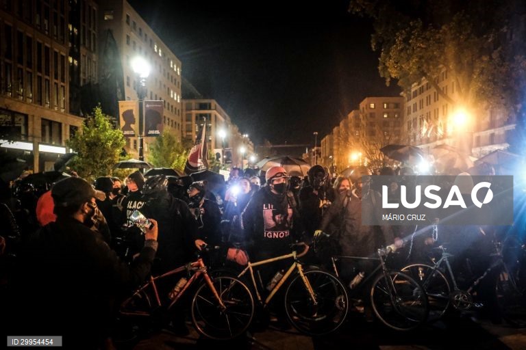 People attend a Black Lives Matter protest in Washington, D.C. USA, 03 November 2020, USA, 23 October 2020. Americans voted for the presidential election to choose between re-electing Donald J. Trump or electing Joe Biden as the 46th President of the United States to serve from 2021 through 2024. MÁRIO CRUZ/LUSA