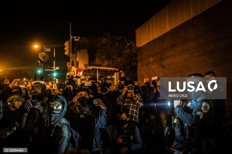 People attend a Black Lives Matter protest in Washington, D.C. USA, 03 November 2020, USA, 23 October 2020. Americans voted for the presidential election to choose between re-electing Donald J. Trump or electing Joe Biden as the 46th President of the United States to serve from 2021 through 2024. MÁRIO CRUZ/LUSA
