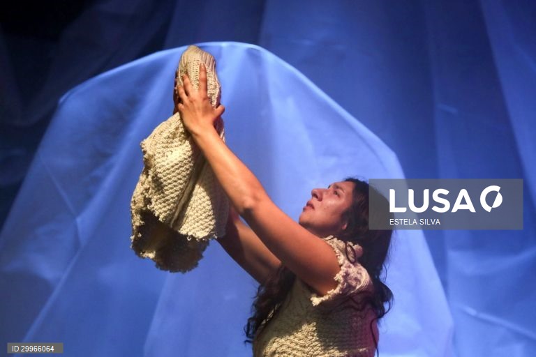 Ensaio de imprensa do espetáculo “Desumanização” de Valter Hugo Mãe, numa dramaturgia de Zé Pedro, com direção e encenação de José Leitão, Porto, 05 de novembro de 2020. A produção é do Teatro Art'Imagem e tem estreia marcada para o dia 10 de novembro, na Quinta da Caverneira, na Maia. ESTELA SILVA/LUSA