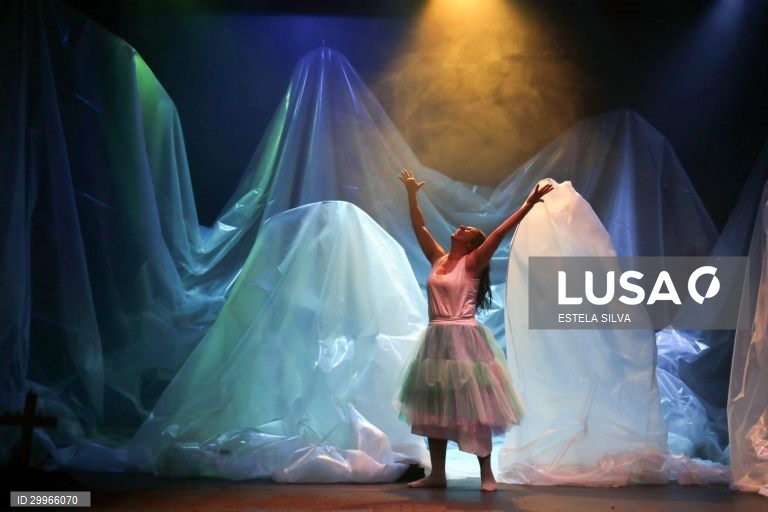 Ensaio de imprensa do espetáculo “Desumanização” de Valter Hugo Mãe, numa dramaturgia de Zé Pedro, com direção e encenação de José Leitão, Porto, 05 de novembro de 2020. A produção é do Teatro Art'Imagem e tem estreia marcada para o dia 10 de novembro, na Quinta da Caverneira, na Maia. ESTELA SILVA/LUSA