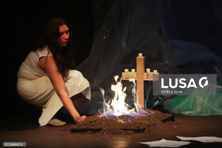 Ensaio de imprensa do espetáculo “Desumanização” de Valter Hugo Mãe, numa dramaturgia de Zé Pedro, com direção e encenação de José Leitão, Porto, 05 de novembro de 2020. A produção é do Teatro Art'Imagem e tem estreia marcada para o dia 10 de novembro, na Quinta da Caverneira, na Maia. ESTELA SILVA/LUSA