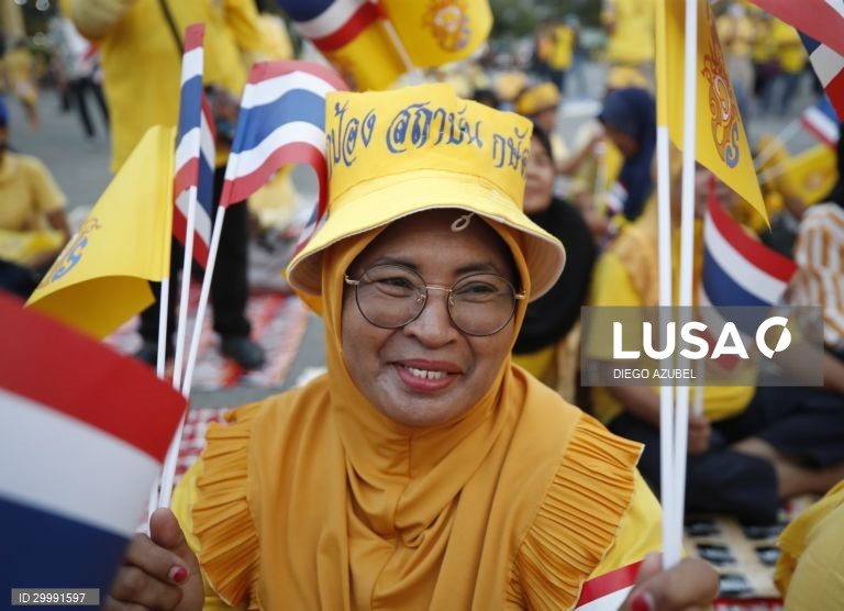 Tailândia: Manifestação pró monarquia em Banguecoque