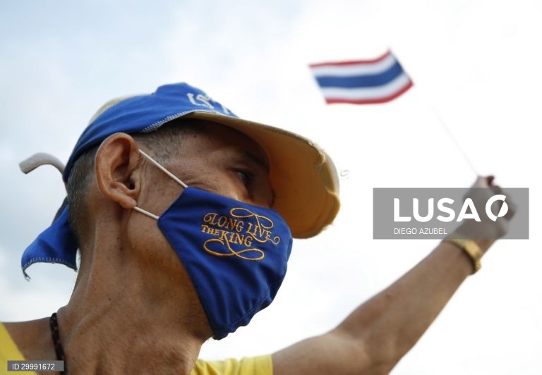 Tailândia: Manifestação pró monarquia em Banguecoque