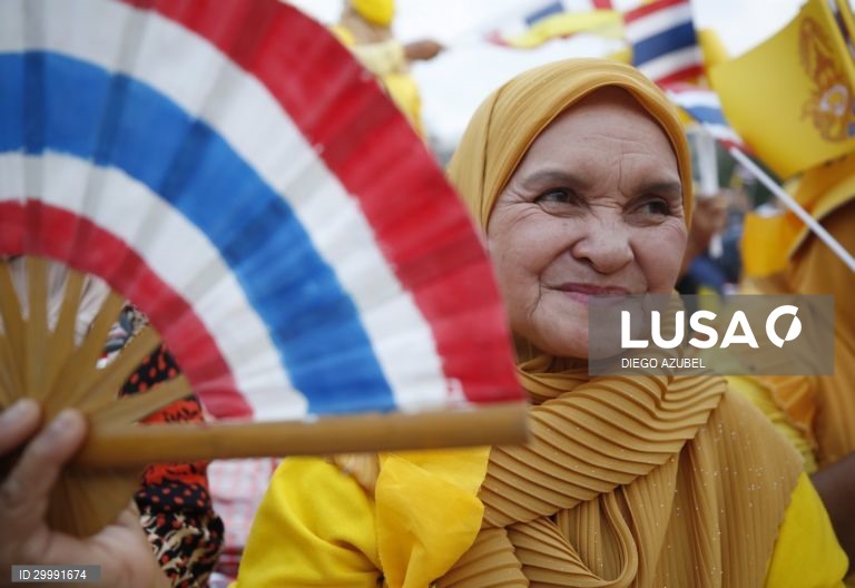 Tailândia: Manifestação pró monarquia em Banguecoque