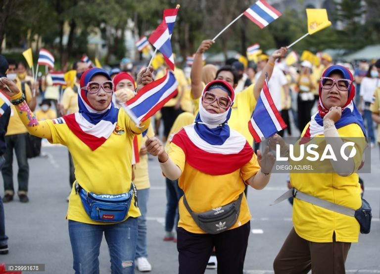 Tailândia: Manifestação pró monarquia em Banguecoque