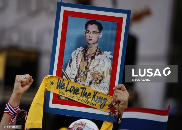 Tailândia: Manifestação pró monarquia em Banguecoque