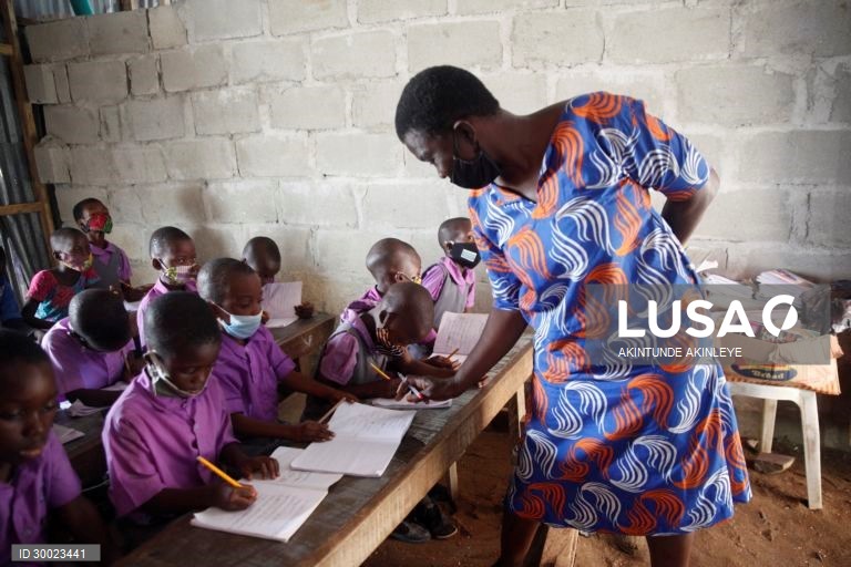 Escola Bright Achievers sem propinas na Nigéria