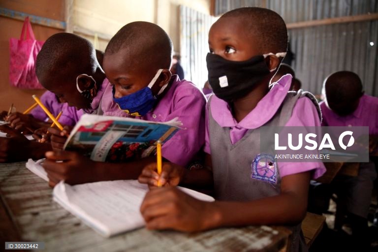 Escola Bright Achievers sem propinas na Nigéria