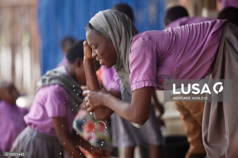 Escola Bright Achievers sem propinas na Nigéria