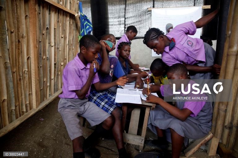 Escola Bright Achievers sem propinas na Nigéria
