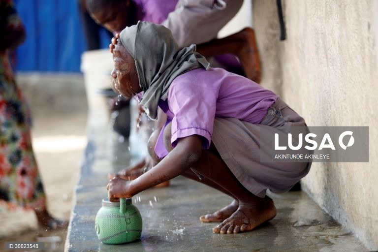 Escola Bright Achievers sem propinas na Nigéria