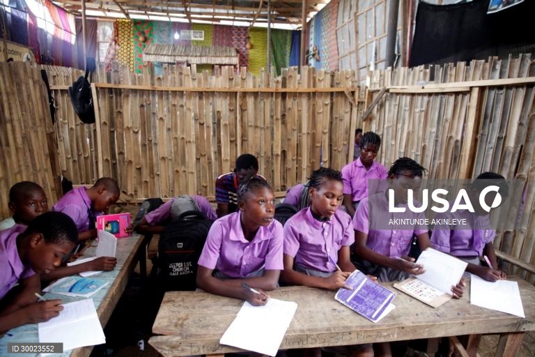 Escola Bright Achievers sem propinas na Nigéria