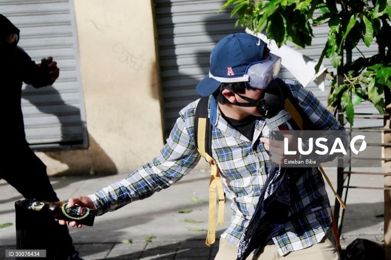 Guatemala: Manifestantes incendeiam o Congresso