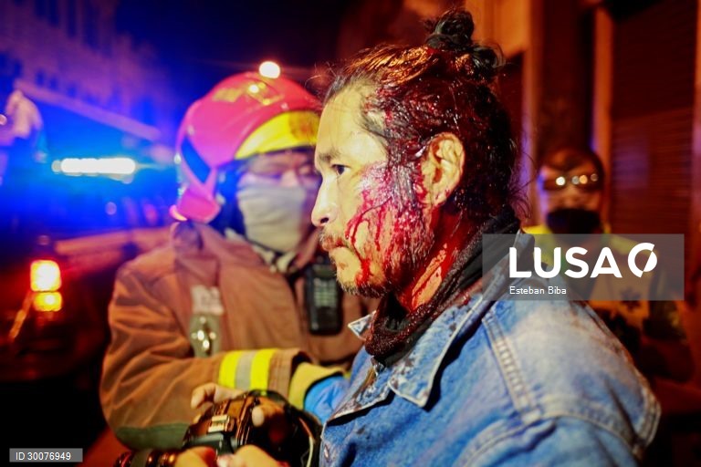 Guatemala: Manifestantes incendeiam o Congresso