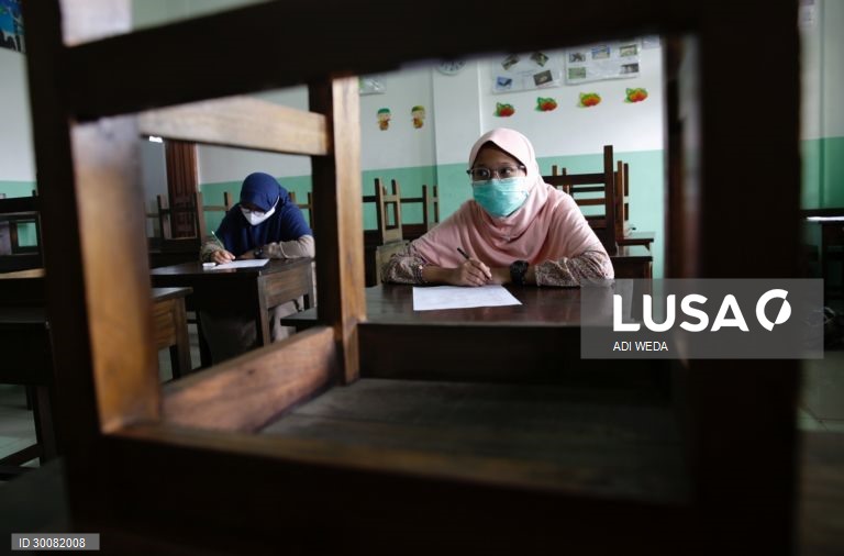 Período experimental do processo de aprendizagem presencial numa escola primária de Banten