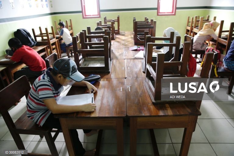 Período experimental do processo de aprendizagem presencial numa escola primária de Banten