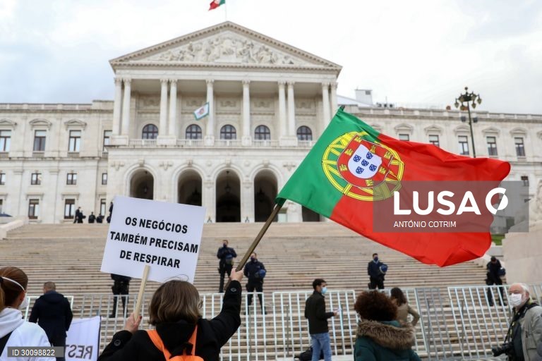 Covid-19: Empresários da restauração, comércio e hotelaria protestam em Lisboa