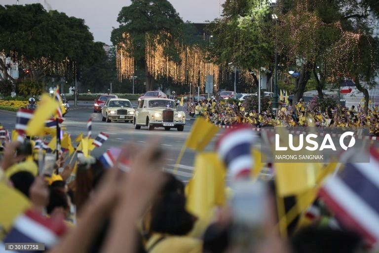 Cerimónia das velas em memória do falecido rei tailandês Bhumibol Adulyadej