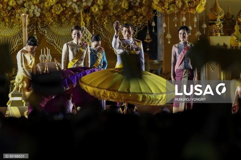 Cerimónia das velas em memória do falecido rei tailandês Bhumibol Adulyadej