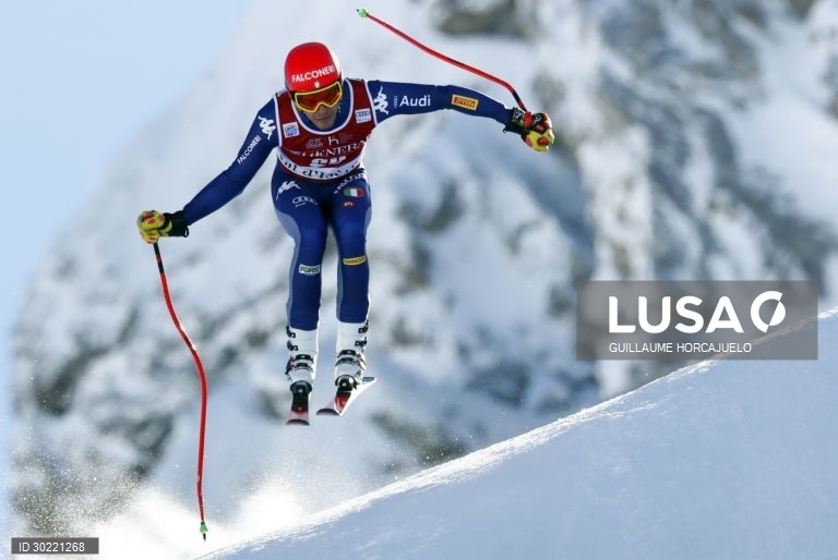 Mundial de downhill de esqui alpino em França.