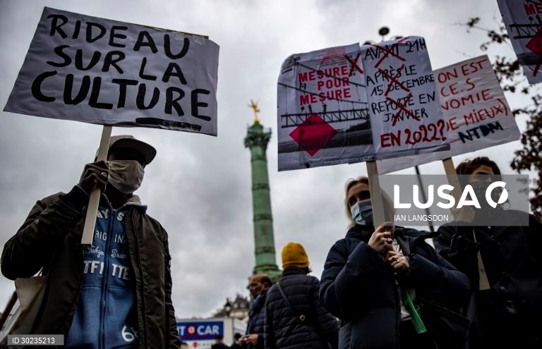 Covid-19: Manifestação em Paris contra as restrições no setor da cultura